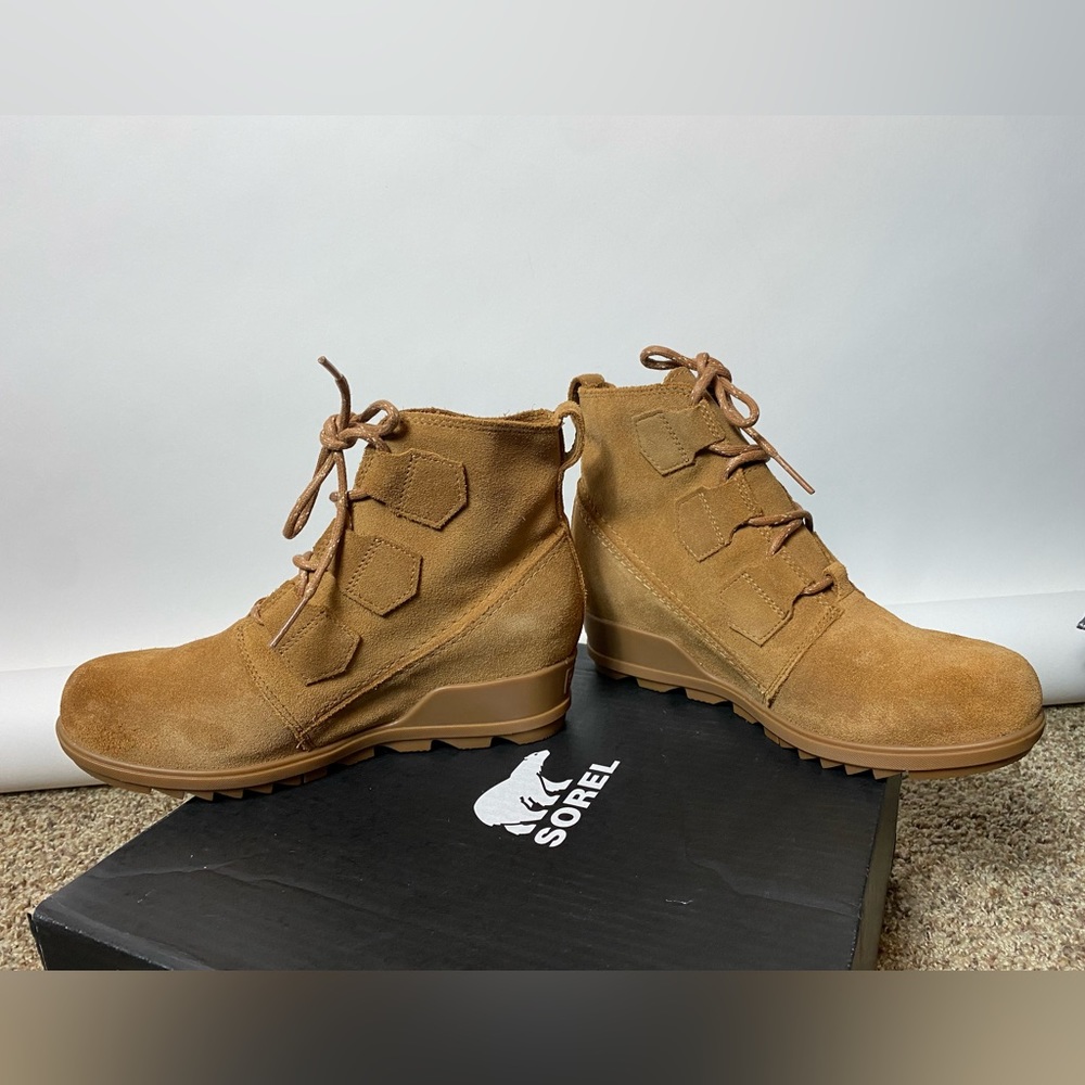 COPY - Sorel Evie Lace suede camel brown ankle waterproof wedge size 8. NIB.